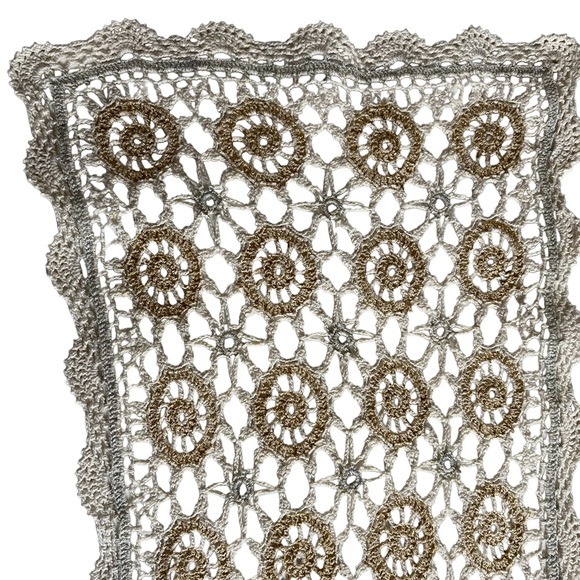 Vintage Handpainted Crocheted Table Runner In Gold & Silver For The Holidays - Picture 5 of 8
